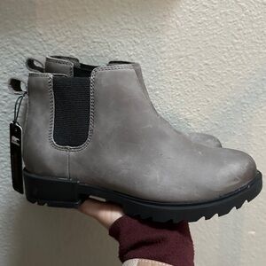 Sorel waterproof ankle boots women’s size 6 new with tags and without box